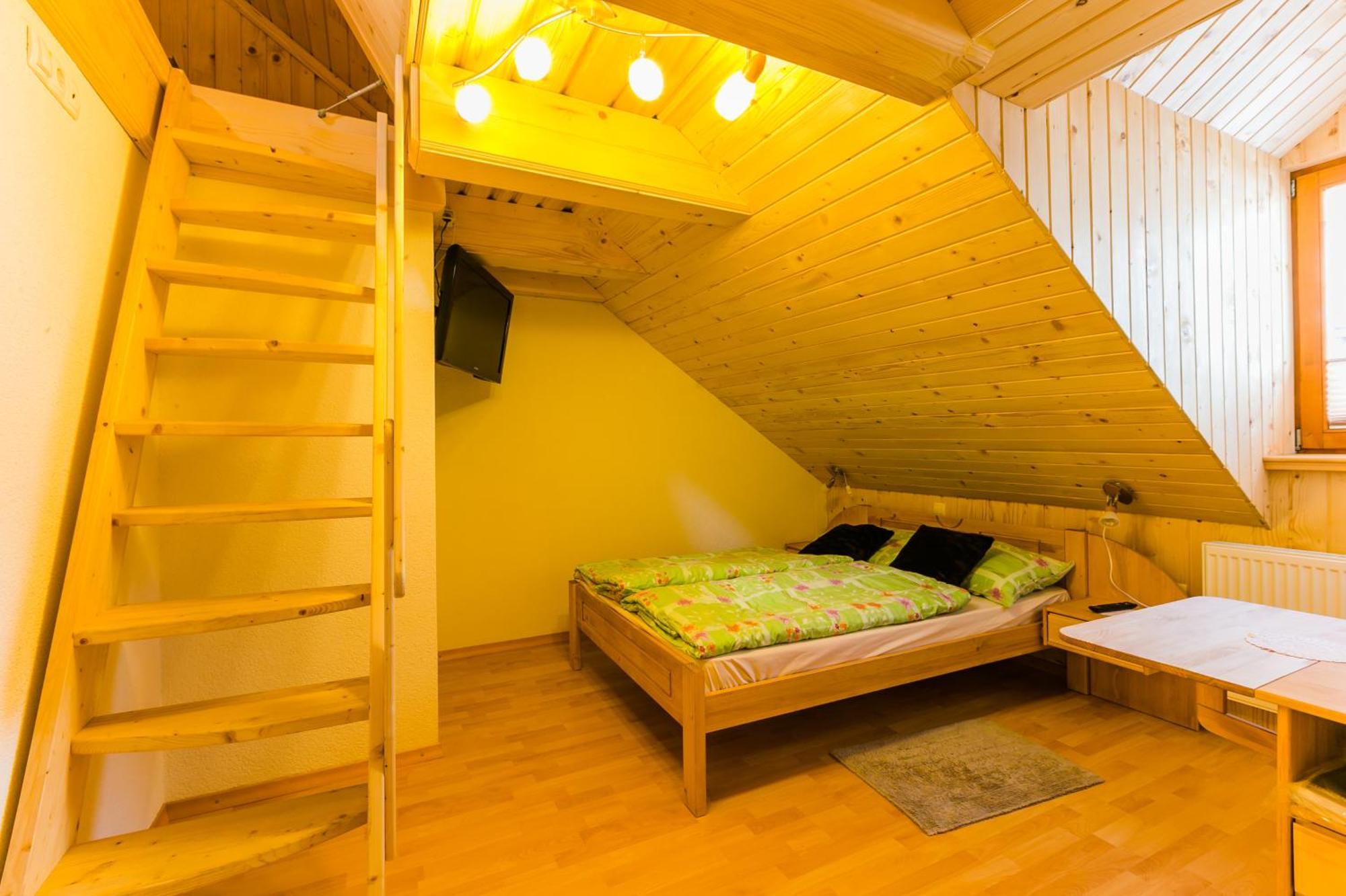 Hotel Ekoturizem Vizencar à Cerklje na Gorenjskem Extérieur photo
